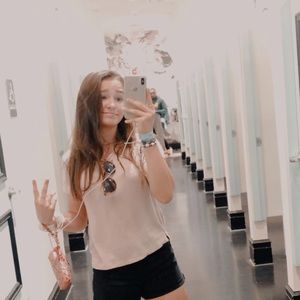 Meet your Posher, Mallory